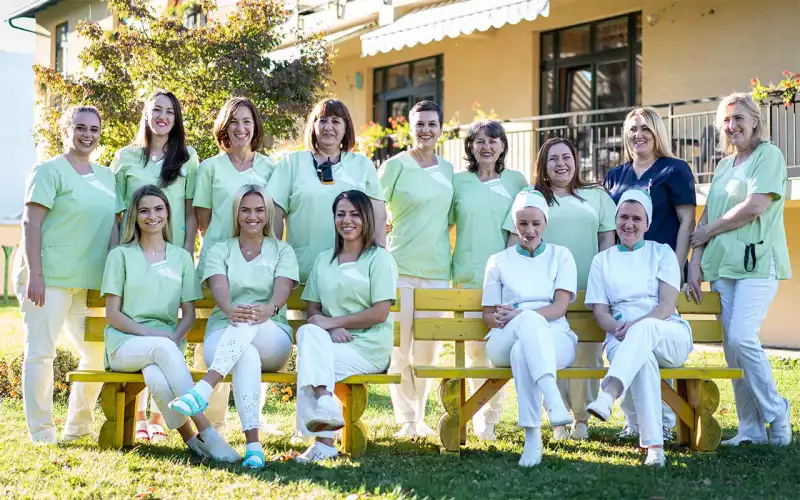 Mettre en avant votre équipe : humaniser votre EHPAD et créer de la confiance