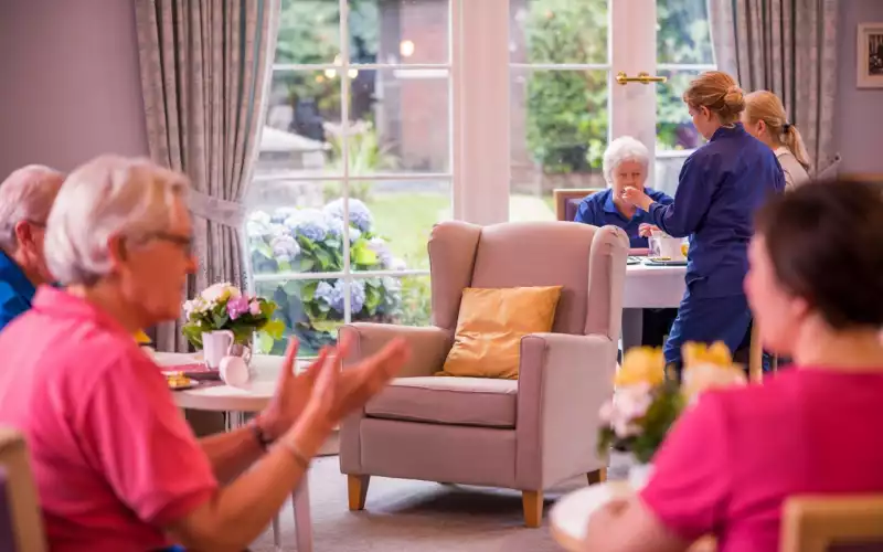 Équipements de votre EHPAD : comment rassurer sur la qualité de vie et l'autonomie