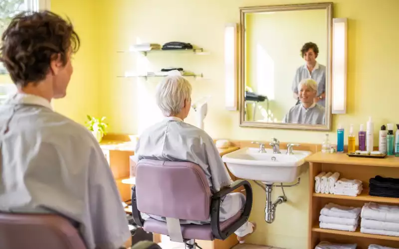 Salon de coiffure : cultiver la dignité et le plaisir de se sentir beau
