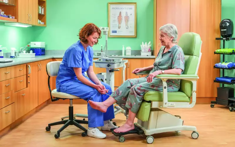 Pédicure-podologue : prendre soin des pieds pour protéger l'autonomie