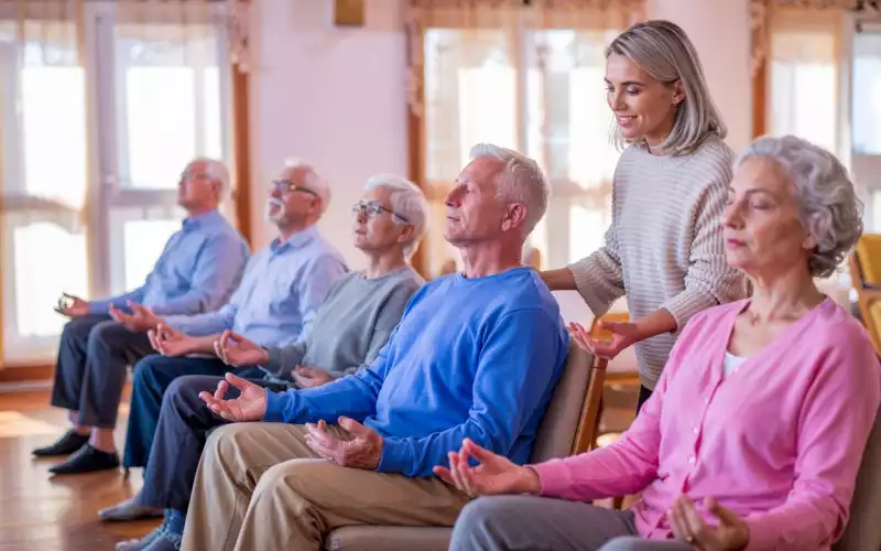 Méditation guidée : cultiver la paix intérieure au cœur de l'EHPAD