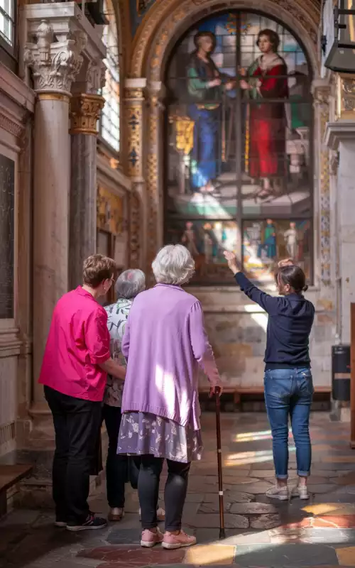 Visites de monuments : transmettre l'histoire et nourrir la mémoire collective