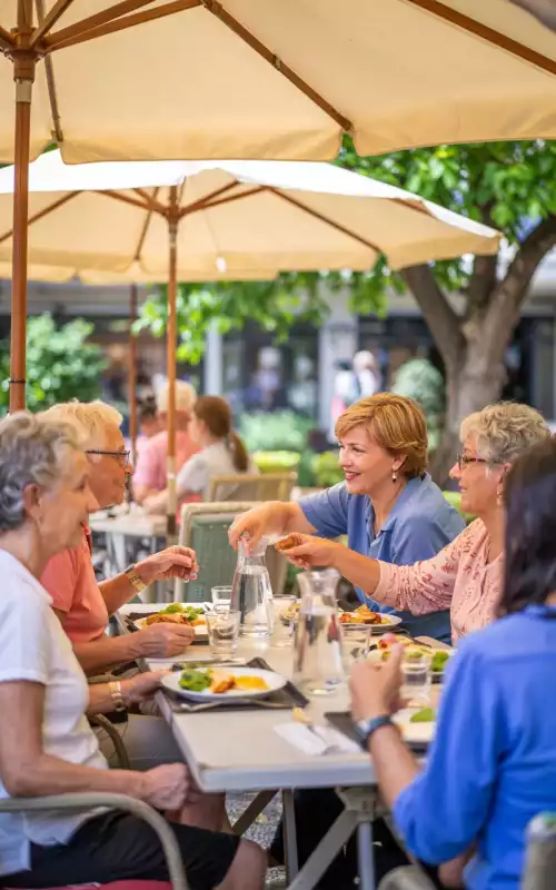 Déjeuner en terrasse : goûter à la liberté et au plaisir du soleil
